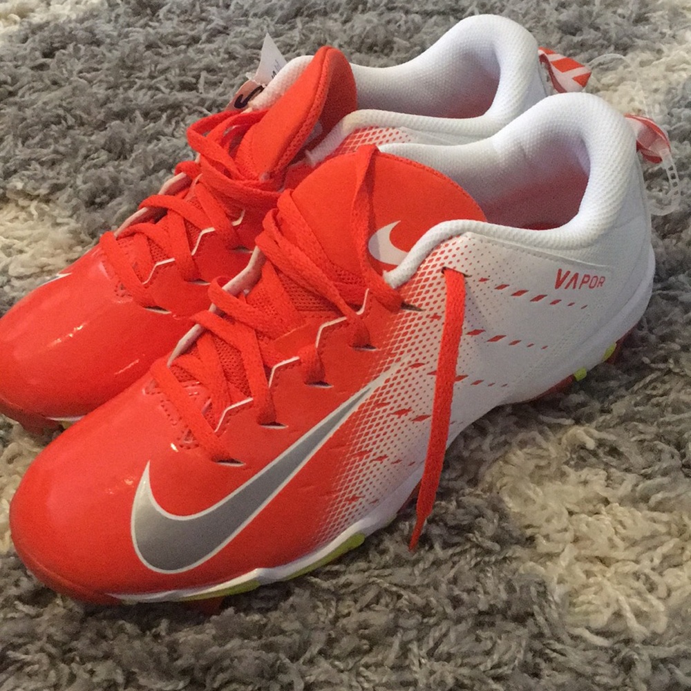 Brand new NIKE Men's Vapor Untouchable Cleat